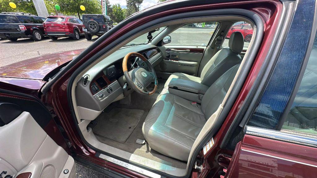 used 2004 Lincoln Town Car car, priced at $4,995
