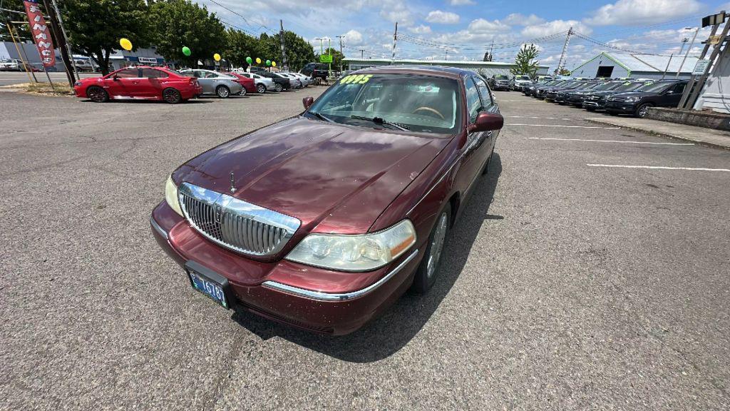 used 2004 Lincoln Town Car car, priced at $4,995