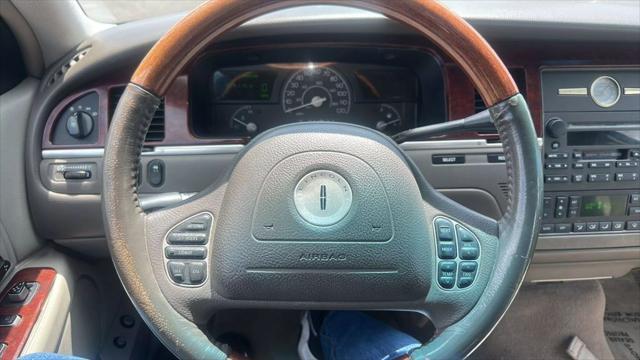 used 2004 Lincoln Town Car car, priced at $4,995