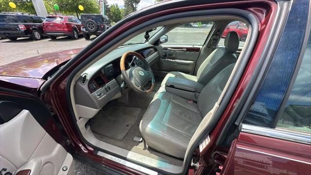 used 2004 Lincoln Town Car car, priced at $4,995