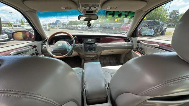 used 2004 Lincoln Town Car car, priced at $4,995