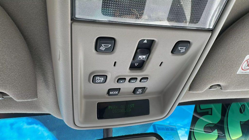 used 2004 Lincoln Town Car car, priced at $4,995