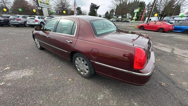 used 2004 Lincoln Town Car car, priced at $4,995