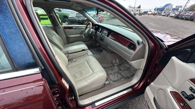 used 2004 Lincoln Town Car car, priced at $4,995