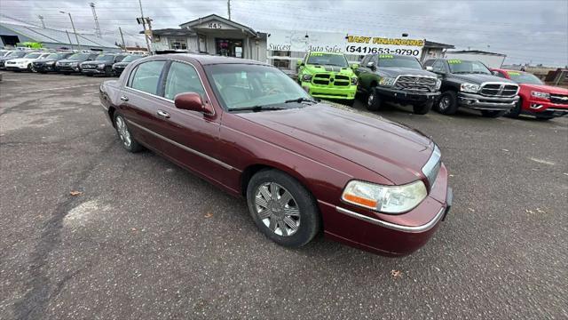 used 2004 Lincoln Town Car car, priced at $4,995