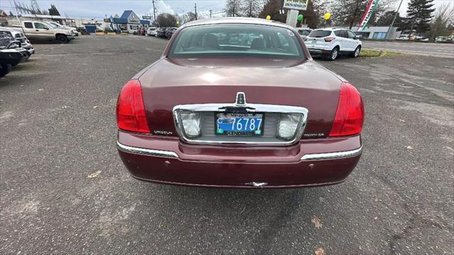 used 2004 Lincoln Town Car car, priced at $4,995