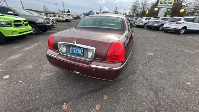 used 2004 Lincoln Town Car car, priced at $4,995