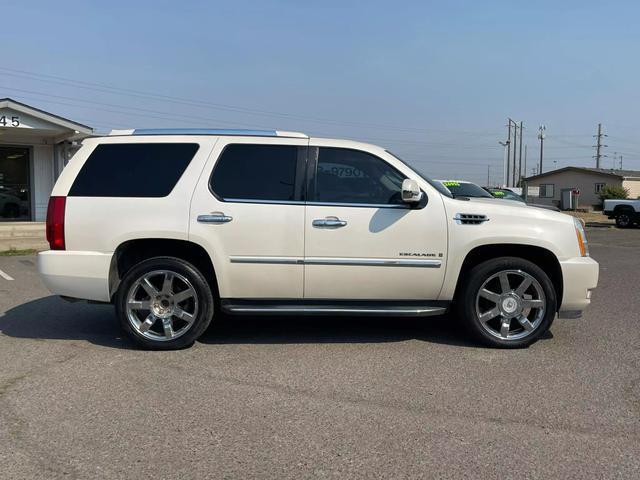 used 2007 Cadillac Escalade car, priced at $10,995