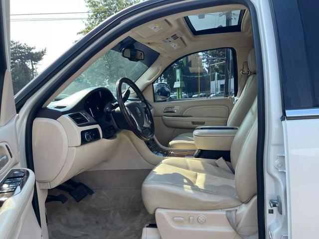 used 2007 Cadillac Escalade car, priced at $10,995