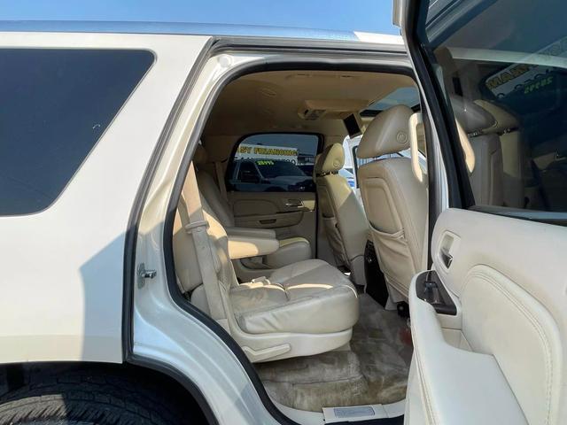 used 2007 Cadillac Escalade car, priced at $10,995