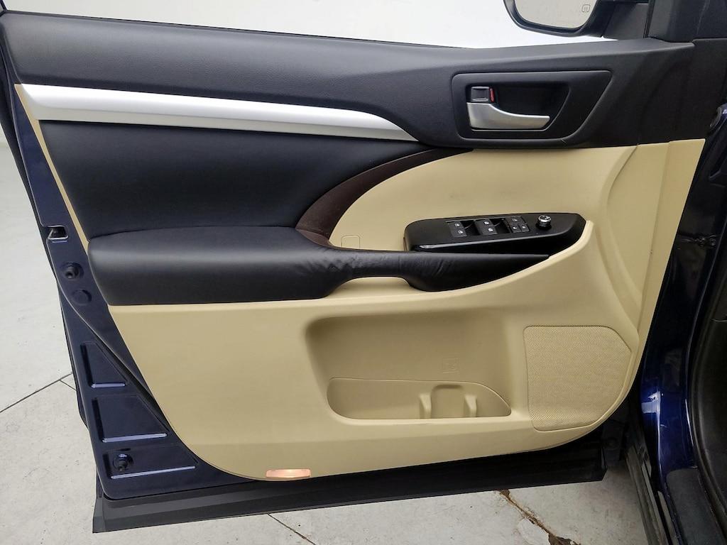used 2015 Toyota Highlander car, priced at $18,998