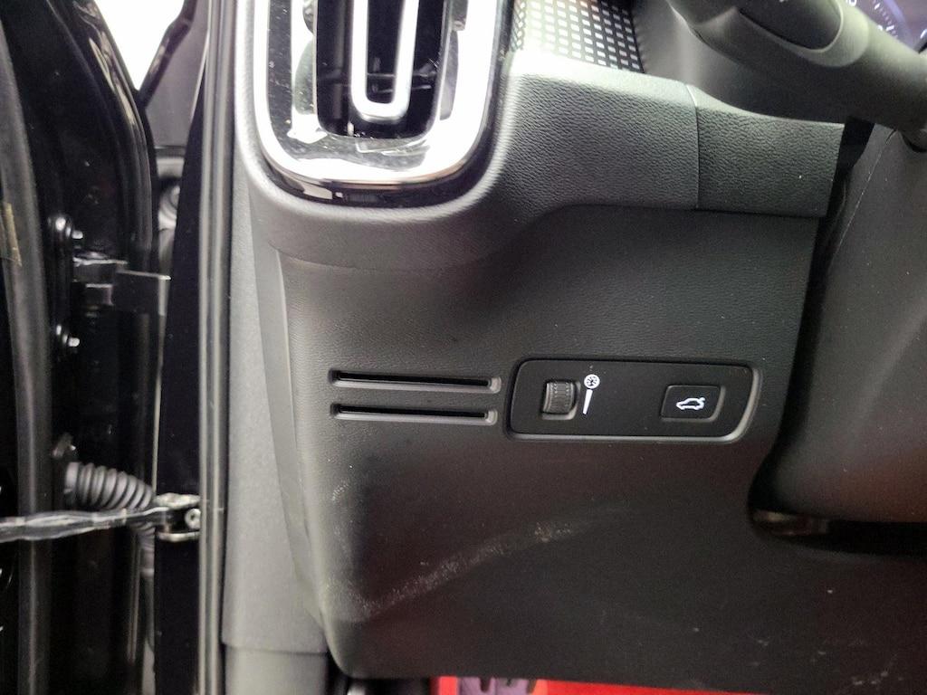 used 2021 Volvo XC40 car, priced at $27,998