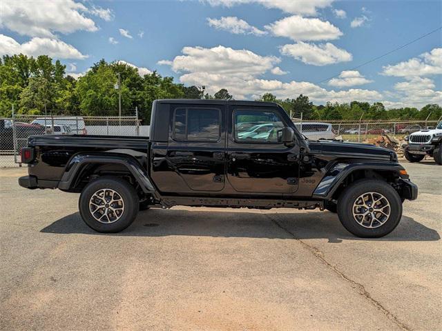 new 2024 Jeep Gladiator car