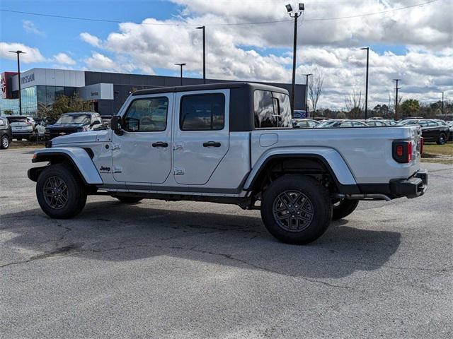 new 2024 Jeep Gladiator car