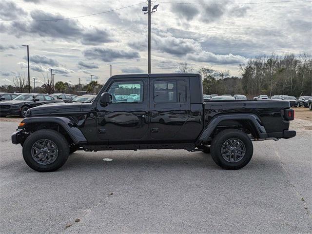 new 2024 Jeep Gladiator car