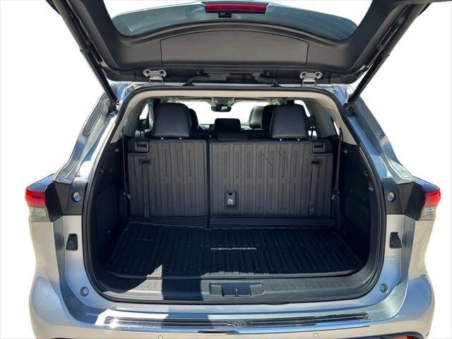 used 2021 Toyota Highlander Hybrid car, priced at $36,995