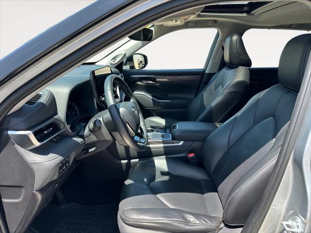 used 2021 Toyota Highlander Hybrid car, priced at $36,995