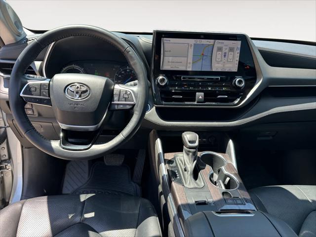 used 2021 Toyota Highlander Hybrid car, priced at $36,995