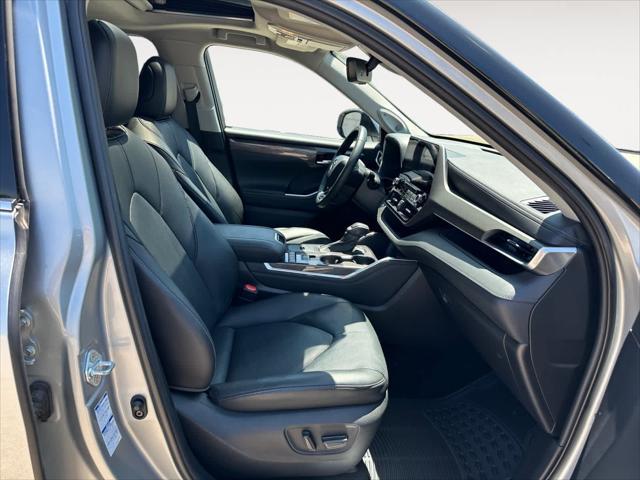 used 2021 Toyota Highlander Hybrid car, priced at $36,995