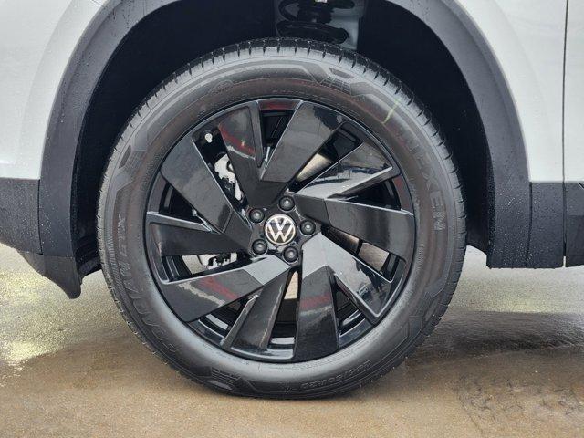 new 2025 Volkswagen Atlas car, priced at $43,591