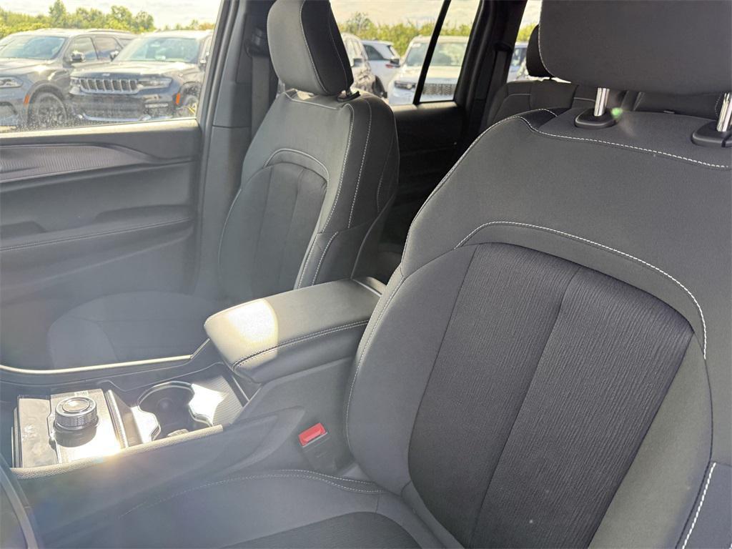 new 2025 Jeep Grand Cherokee car, priced at $36,231