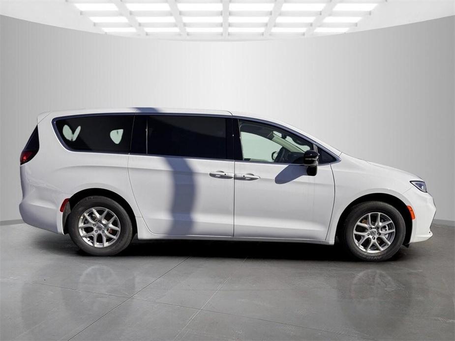 new 2024 Chrysler Pacifica car, priced at $41,468