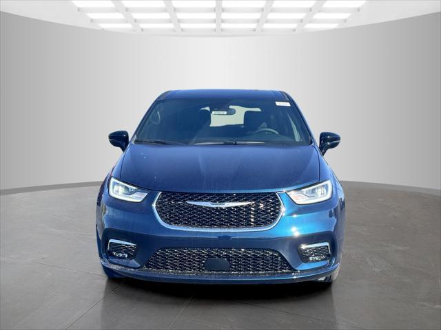 new 2025 Chrysler Pacifica car, priced at $41,947