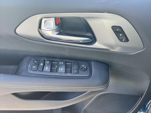 new 2025 Chrysler Pacifica car, priced at $41,947