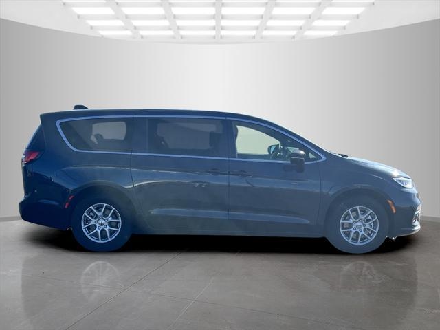 new 2025 Chrysler Pacifica car, priced at $41,947