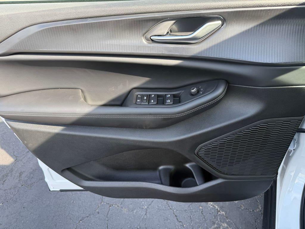 new 2025 Jeep Grand Cherokee car, priced at $37,750