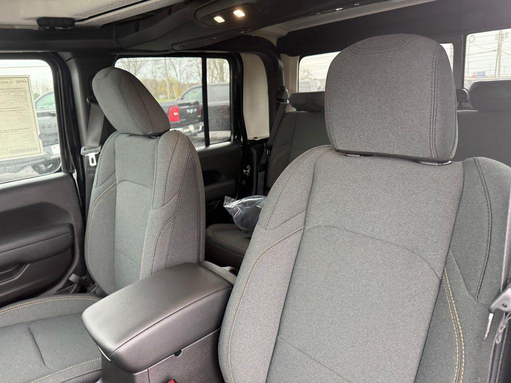 new 2025 Jeep Gladiator car, priced at $38,802