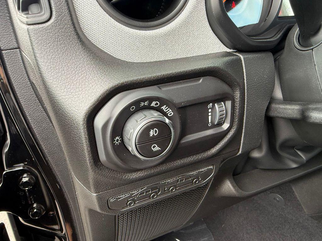 new 2025 Jeep Gladiator car, priced at $41,977