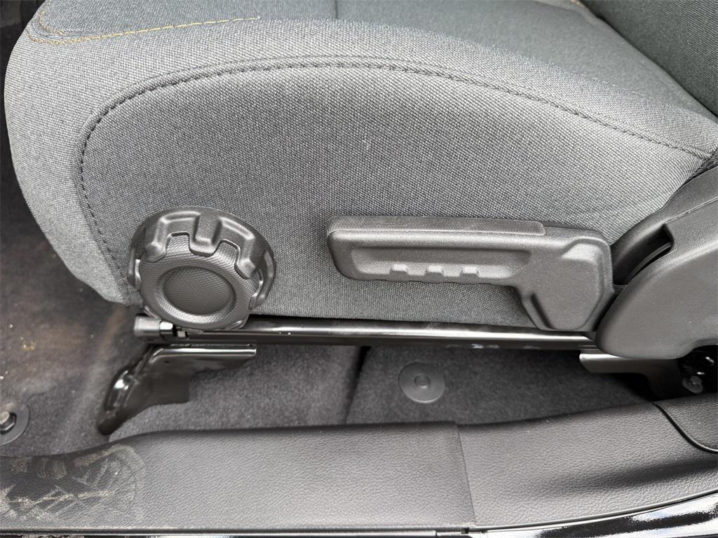 new 2025 Jeep Gladiator car, priced at $41,977