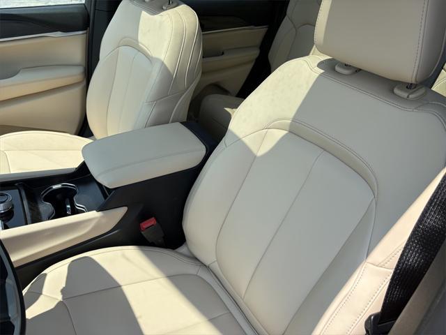 new 2025 Jeep Grand Cherokee car, priced at $46,146