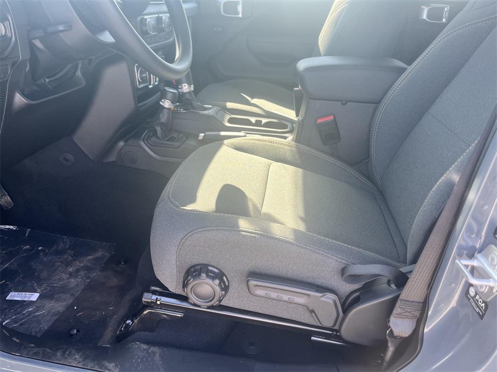 new 2025 Jeep Gladiator car, priced at $37,750