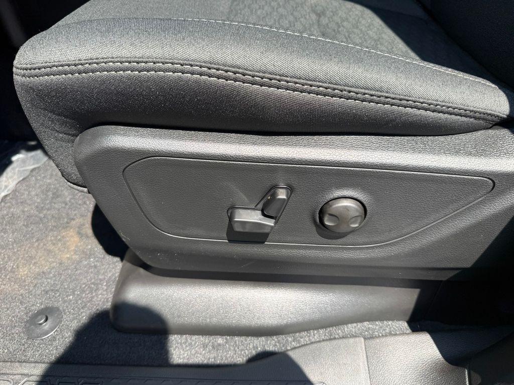 new 2025 Ram 1500 car, priced at $41,131