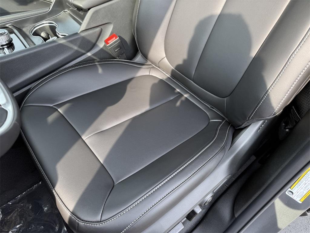 new 2025 Jeep Grand Cherokee car, priced at $42,201