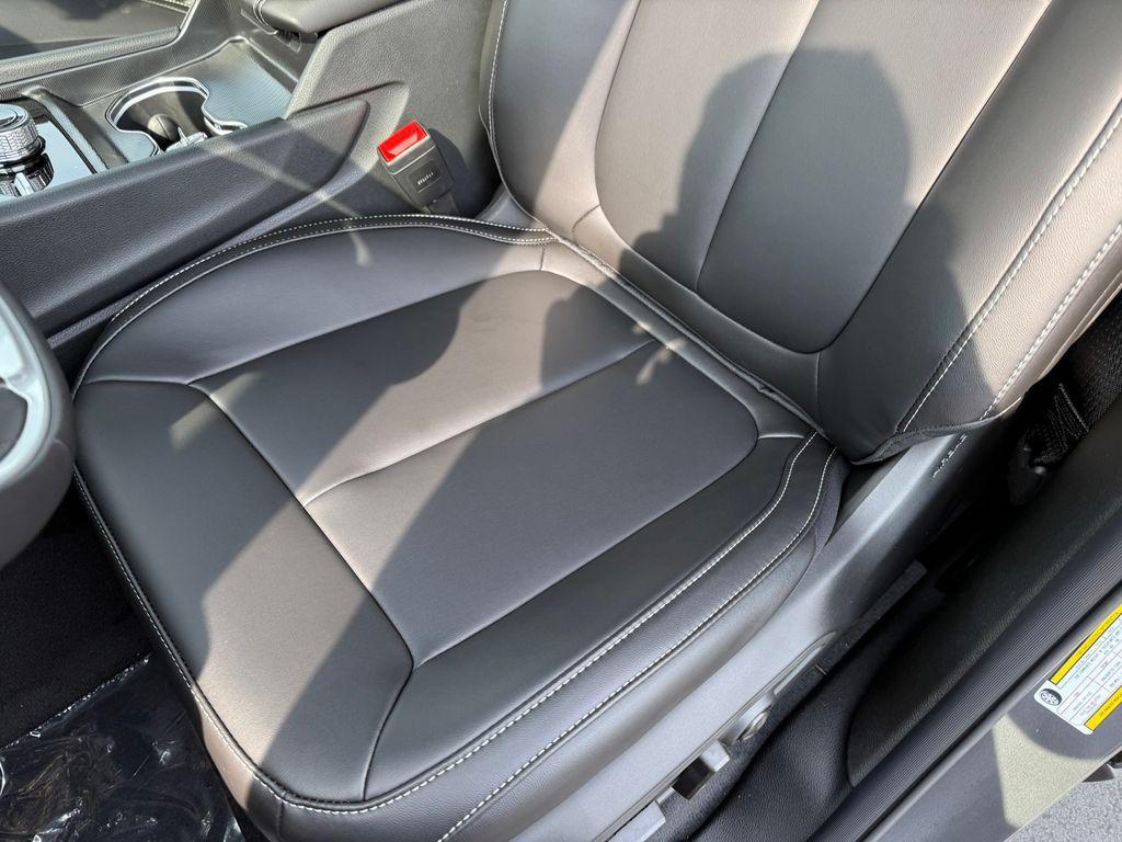 new 2025 Jeep Grand Cherokee car, priced at $42,201