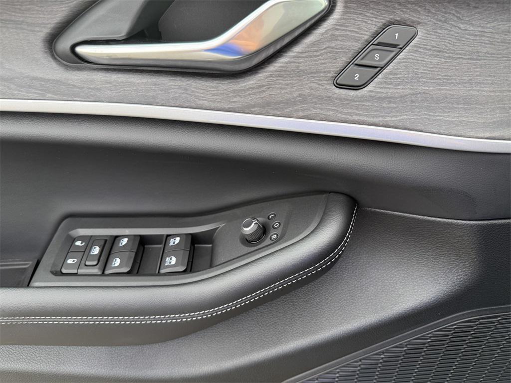 new 2025 Jeep Grand Cherokee car, priced at $42,201