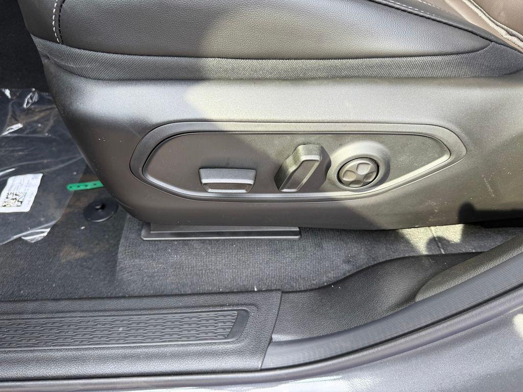 new 2025 Jeep Grand Cherokee car, priced at $42,201