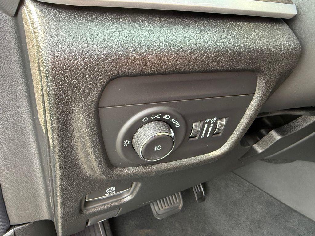 new 2025 Jeep Grand Cherokee car, priced at $42,201