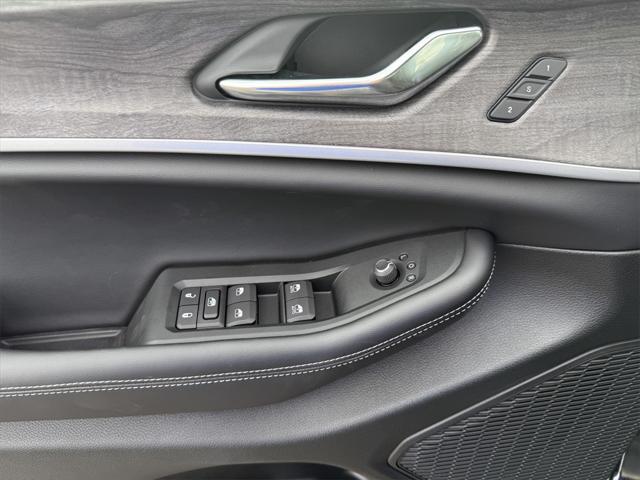 new 2025 Jeep Grand Cherokee L car, priced at $48,262