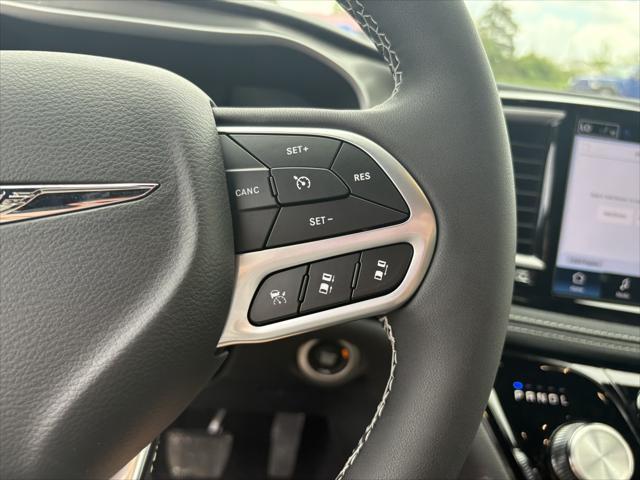 new 2025 Chrysler Pacifica Hybrid car, priced at $48,096