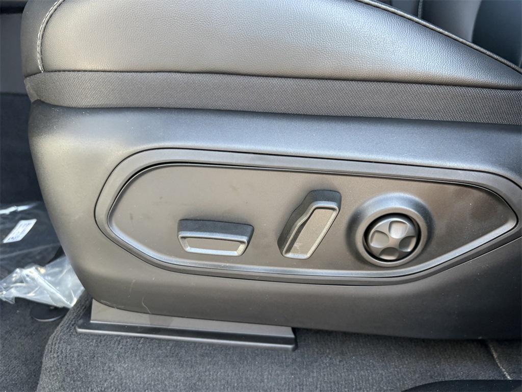 new 2025 Jeep Grand Cherokee L car, priced at $43,333