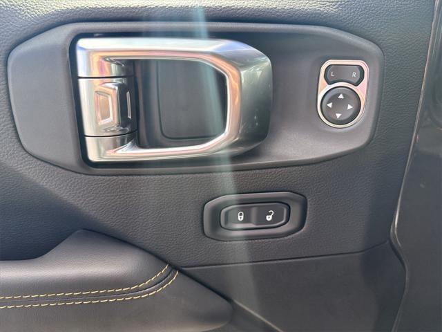 new 2025 Jeep Gladiator car, priced at $45,197