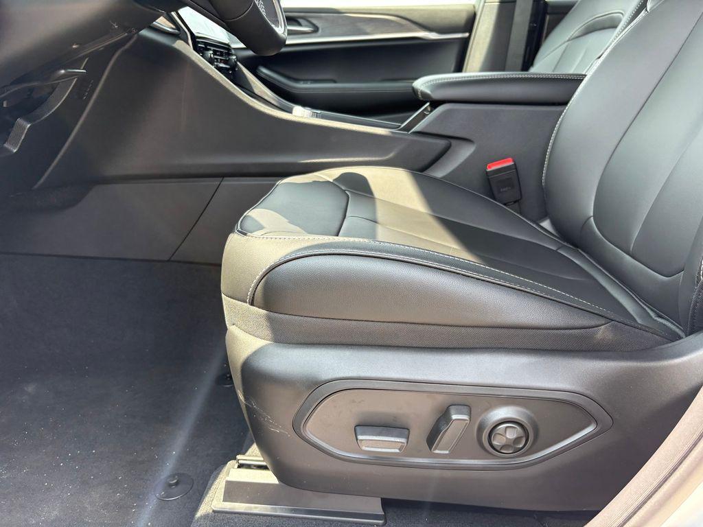 new 2025 Jeep Grand Cherokee L car, priced at $42,608