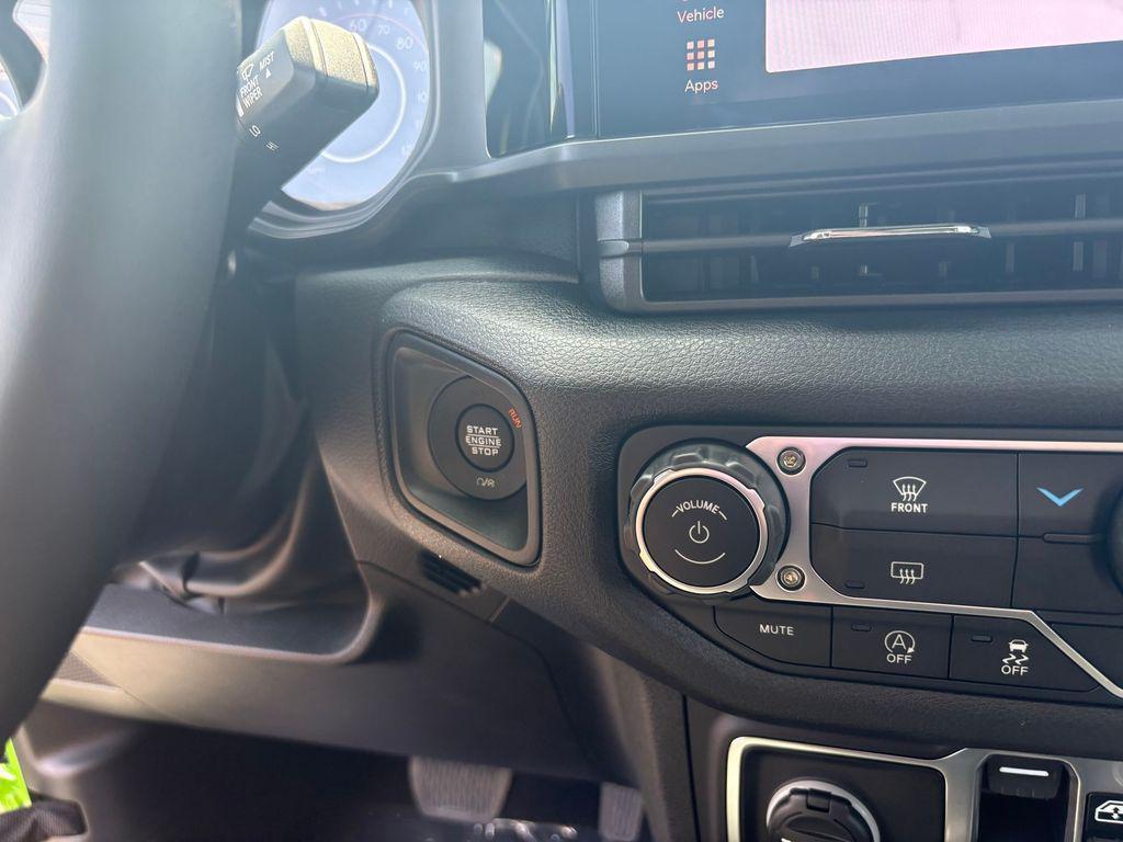 new 2025 Jeep Gladiator car, priced at $41,977