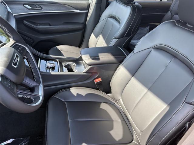 new 2025 Jeep Grand Cherokee L car, priced at $42,922