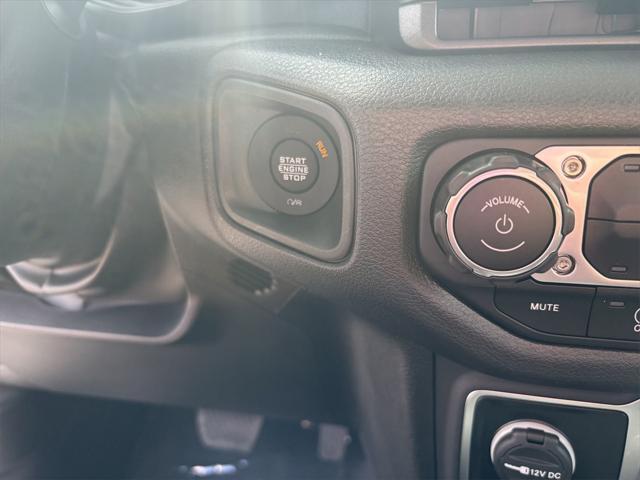 new 2025 Jeep Gladiator car, priced at $43,180