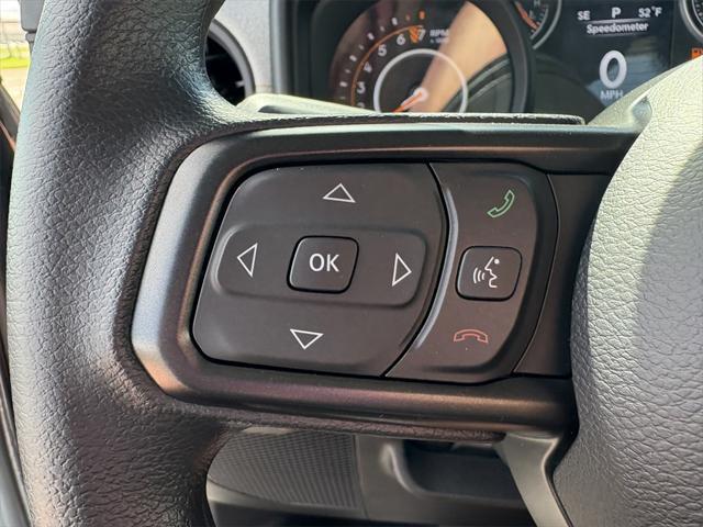 new 2025 Jeep Gladiator car, priced at $43,180